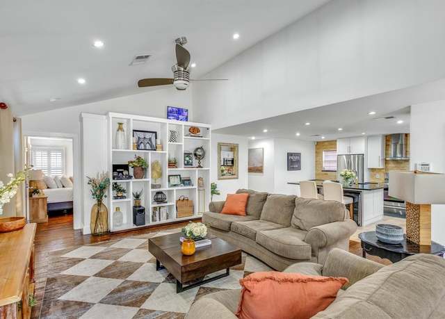 Property at 4321 Cabell Dr, Dallas, TX 75204, 2 beds, 2 baths