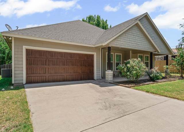 Property at 402 N Trinity St, Decatur, TX 76234, 4 beds, 2 baths