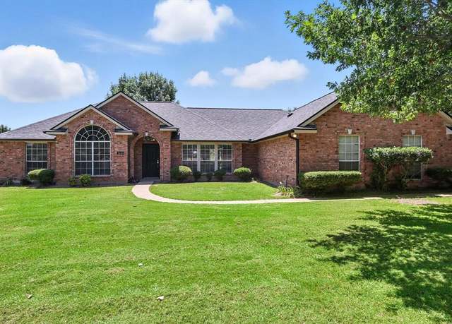 Property at 3640 Willow Creek Dr, Midlothian, TX 76065, 4 beds, 2 baths