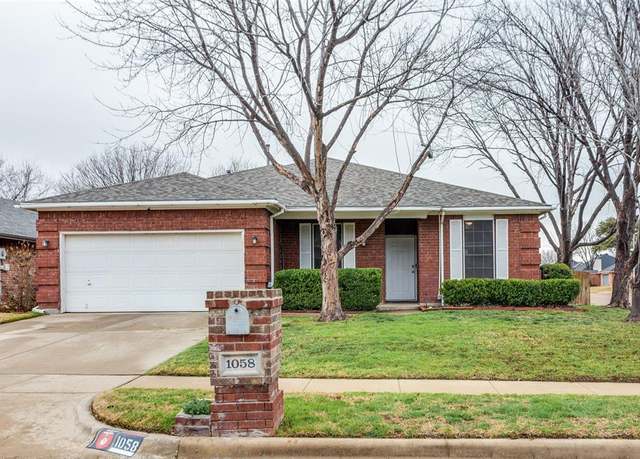 Property at 1058 Roundrock Dr, Saginaw, TX 76179, 3 beds, 2 baths