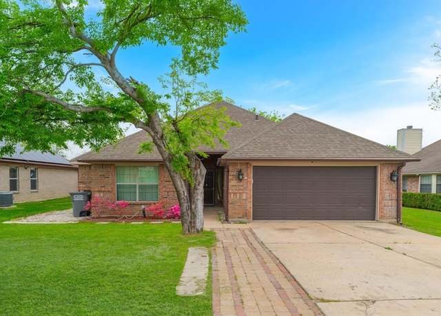 Property at 1718 Avenue B, Grand Prairie, TX 75051, 4 beds, 2 baths