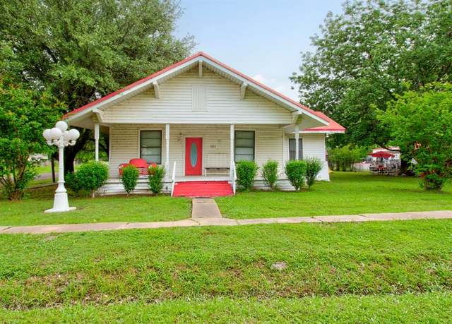 Property at 101 E Reed St, Randolph, TX 75475, 3 beds, 1 bath
