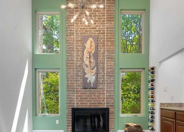 Property at 3227 Elizabeth St, Dallas, TX 75204, 2 beds, 2.5 baths