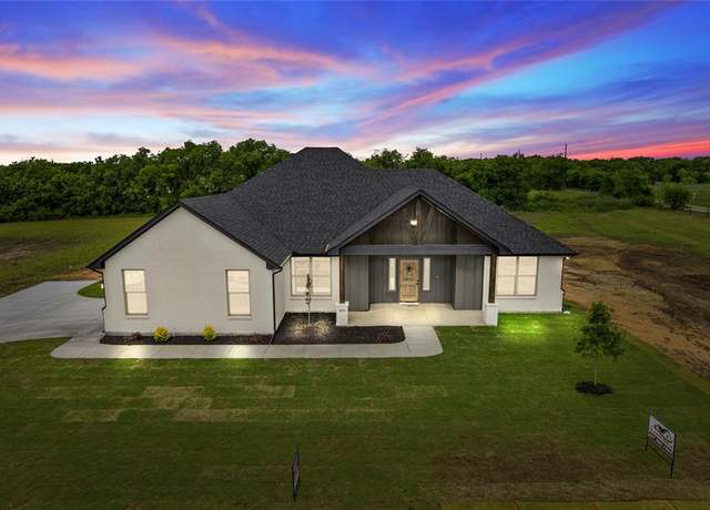 Property at 8529 Bronco Dr, Godley, TX 76044, 4 beds, 2 baths