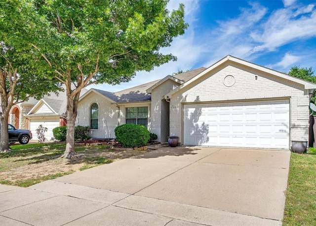 Property at 12109 Ridge Tree Rd, Fort Worth, TX 76036, 4 beds, 2 baths