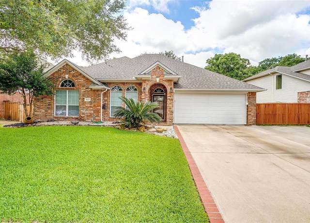 Property at 828 Huebner Way, Burleson, TX 76028, 4 beds, 2 baths