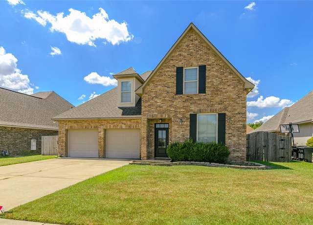 Property at 333 Camelback Dr, Bossier City, LA 71111, 4 beds, 2.5 baths