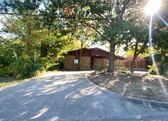 Property at 9800 N County Rd, Frisco, TX 75033, 3 beds, 2 baths