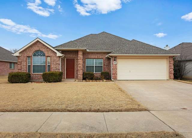 Property at 5800 Creekway Dr, Denton, TX 76226, 4 beds, 2 baths