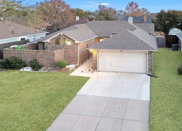 Property at 1825 Greenhaven Ln, Grapevine, TX 76051, 3 beds, 2 baths