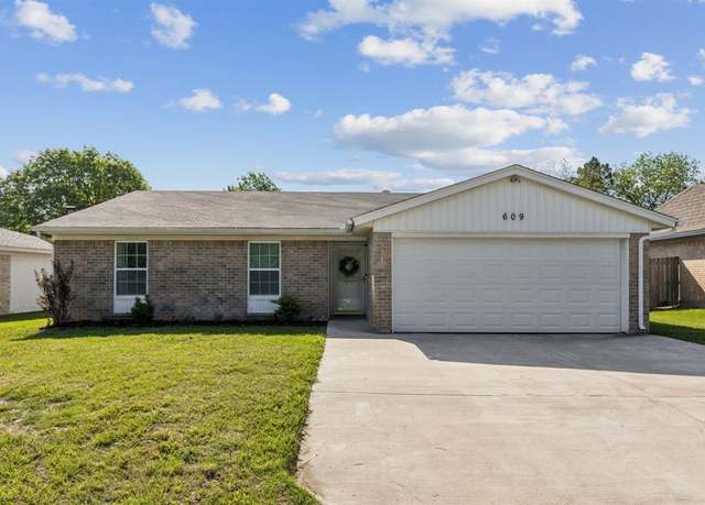 Property at 609 Admiralty Way, Fort Worth, TX 76108, 3 beds, 2 baths