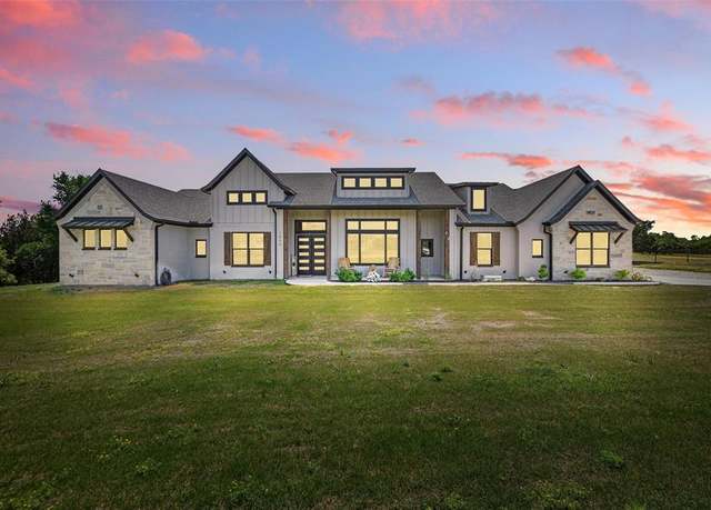 Property at 1086 Stagecoach Ranch Dr, Weatherford, TX 76085, 4 beds, 3 baths