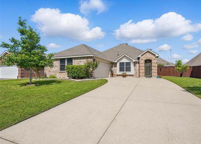 Property at 1121 Twin Lakes Dr, Wylie, TX 75098, 4 beds, 2 baths