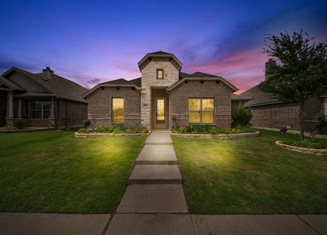 Property at 481 Washington Ave, Waxahachie, TX 75165, 3 beds, 2 baths