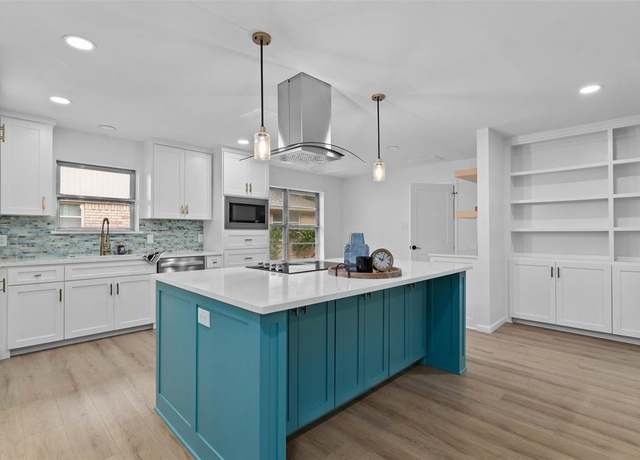 Property at 512 Magnolia, Denton, TX 76201, 4 beds, 2.5 baths