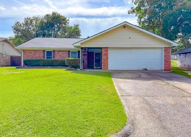 Property at 3112 Louis Ave, Corsicana, TX 75110, 3 beds, 2 baths