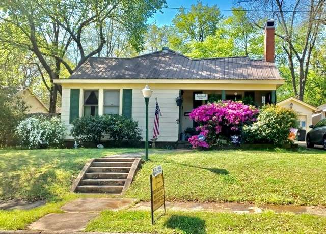 Property at 2252 Cleveland St, Paris, TX 75460, 3 beds, 1.5 baths