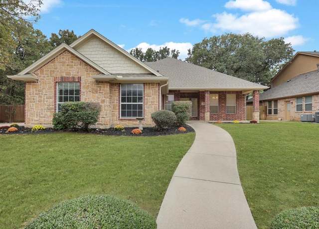 Property at 854 Evandale Rd, Burleson, TX 76028, 4 beds, 2 baths