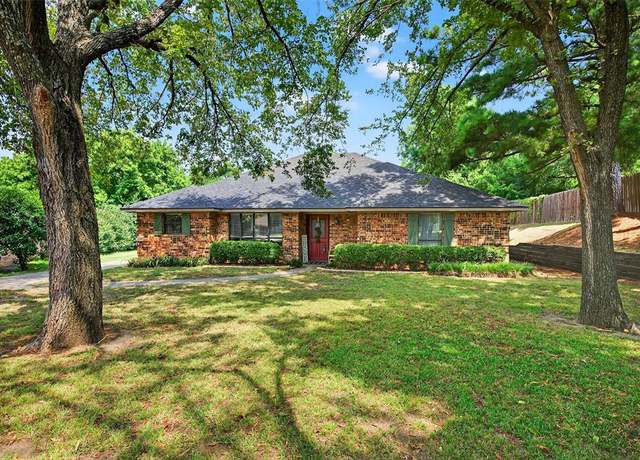 Property at 1109 W Belden St, Sherman, TX 75092, 4 beds, 2 baths