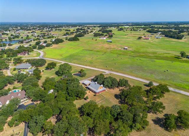 Property at 2701 Wills Way Dr, Granbury, TX 76049, 4 beds, 3 baths