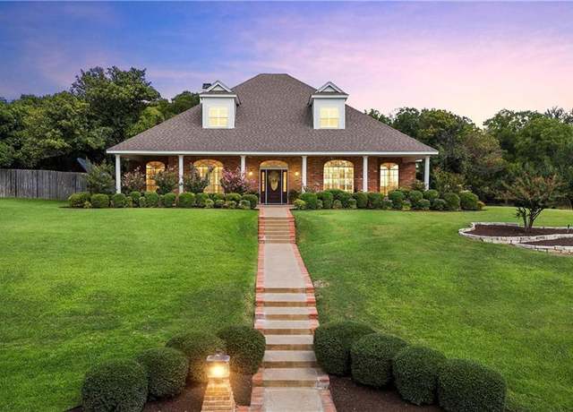 Property at 100 Westridge Ln, Woodway, TX 76712, 4 beds, 3.5 baths