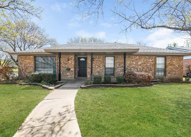 Property at 5801 Wedgwood Dr, Fort Worth, TX 76133, 4 beds, 2 baths