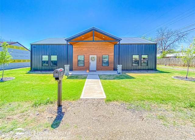 Property at 1003 S 6th St, Merkel, TX 79536, 3 beds, 2 baths