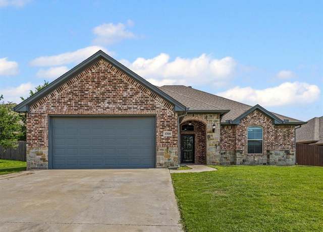 Property at 1709 Riverway Dr, Cleburne, TX 76033, 3 beds, 2 baths