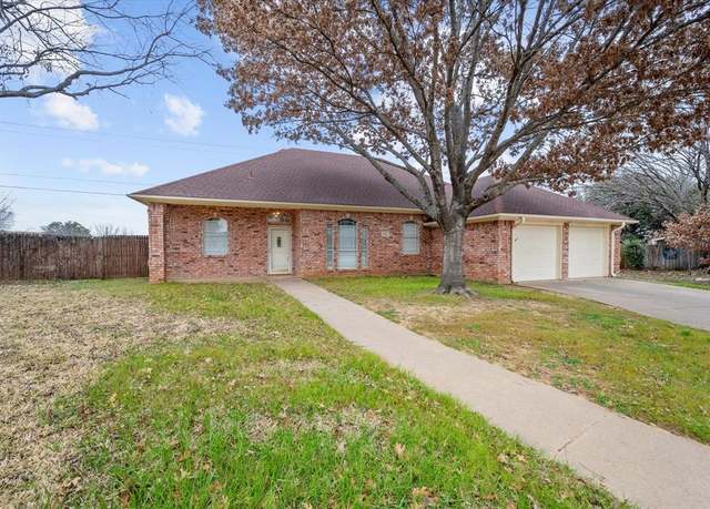Property at 412 Springhill Ct, Burleson, TX 76028, 3 beds, 2 baths