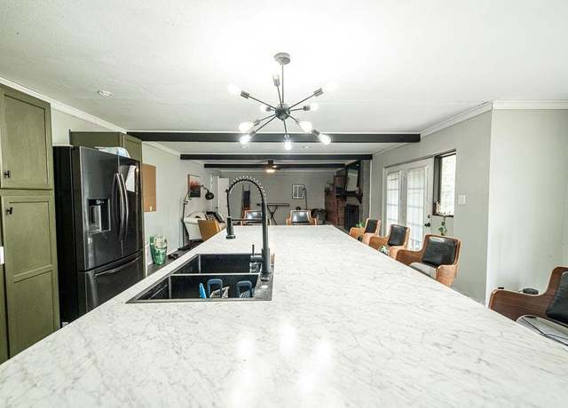 Property at 345 S Hillcrest Dr, Sulphur Springs, TX 75482, 4 beds, 3 baths