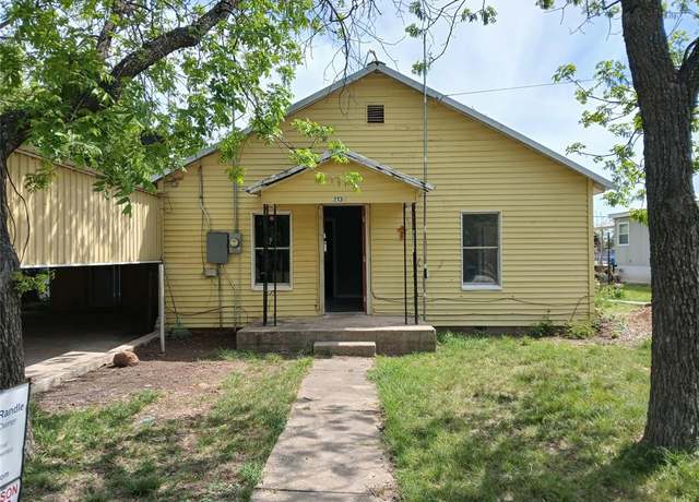 Property at 213 W 14th St, Coleman, TX 76834, 3 beds, 1 bath