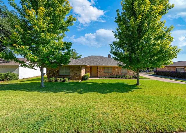 Property at 4458 Fiesta St, Fort Worth, TX 76133, 3 beds, 2 baths