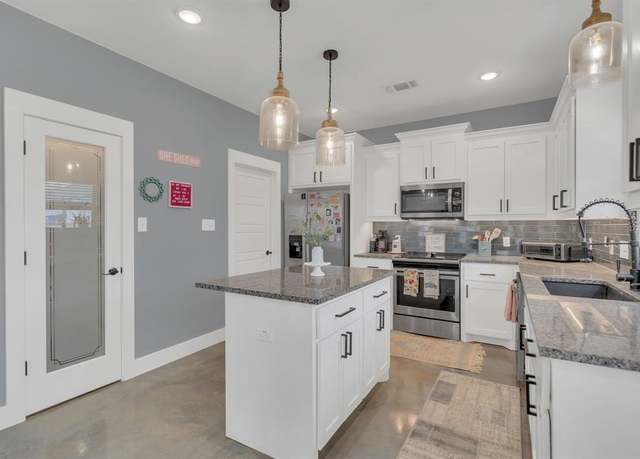 Property at 631 E Texas St, Denison, TX 75021, 3 beds, 2 baths