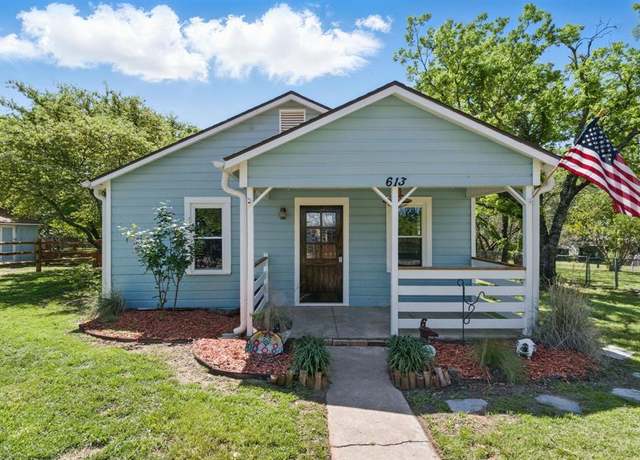 Property at 613 E Moore St, Granbury, TX 76048, 2 beds, 1 bath