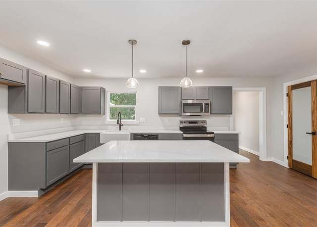 Property at 1024 Tower St, Canton, TX 75103, 3 beds, 2 baths