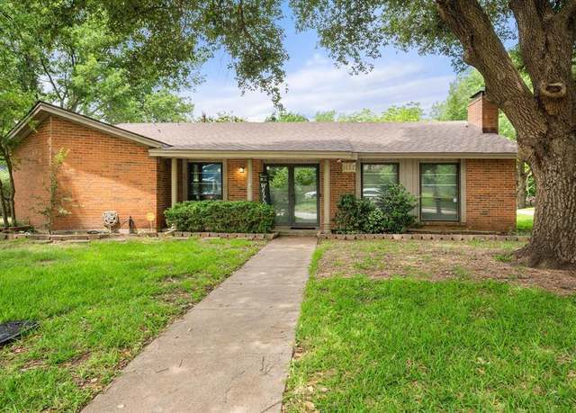 Property at 1137 Greenbriar Dr, Desoto, TX 75115, 3 beds, 2 baths