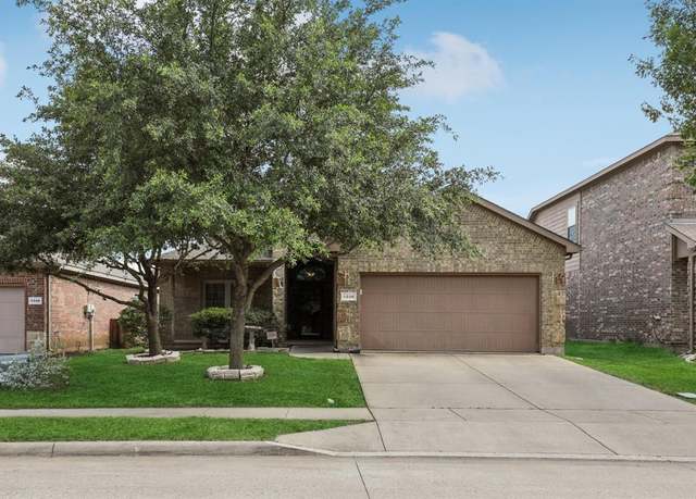 Property at 1336 Castlegar Ln, Fort Worth, TX 76247, 4 beds, 2 baths