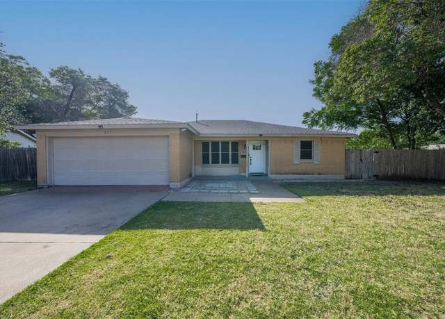 Property at 637 Pinto Ln, Saginaw, TX 76179, 3 beds, 2 baths