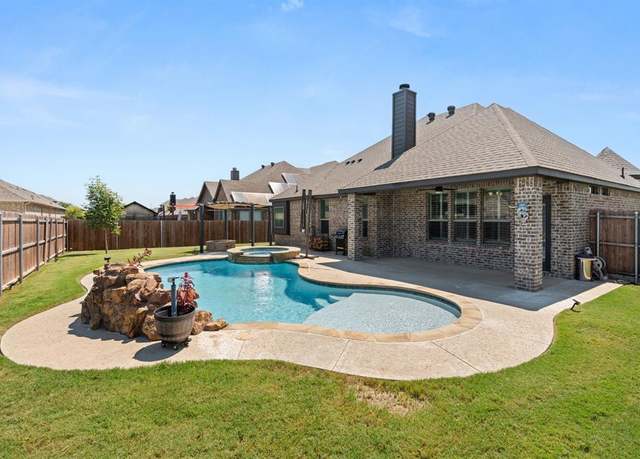 Property at 833 Rustic Trl, Midlothian, TX 76065, 3 beds, 2 baths