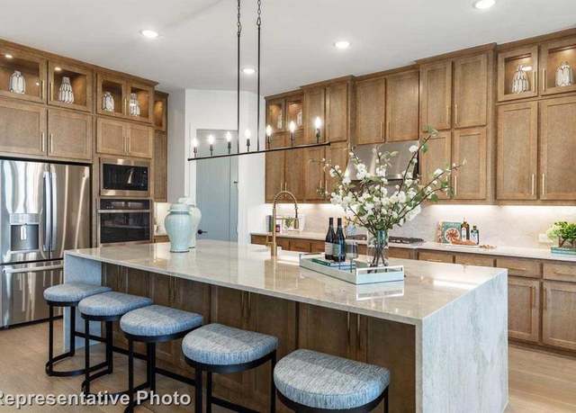 Property at 811 Shady Oaks Dr, Rockwall, TX 75087, 5 beds, 5.5 baths