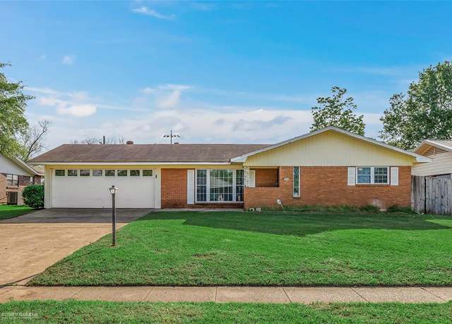 Property at 1806 Ray Ave, Bossier City, LA 71112, 4 beds, 2 baths