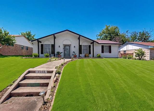 Property at 2329 Greenhill Dr, Mesquite, TX 75150, 4 beds, 2 baths
