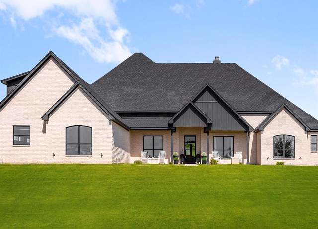 Property at 192 Top Flight Dr, Weatherford, TX 76087, 4 beds, 4 baths