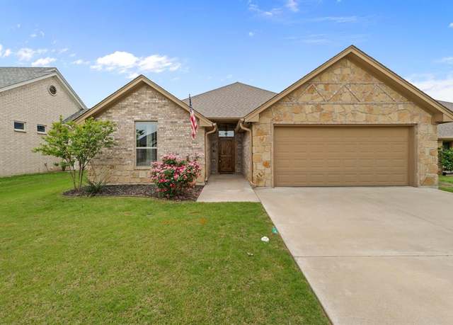 Property at 3210 White Horse Dr, Granbury, TX 76049, 3 beds, 2 baths