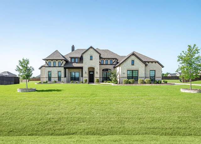 Property at 8220 Stonewall Dr, Waxahachie, TX 75167, 4 beds, 3.5 baths