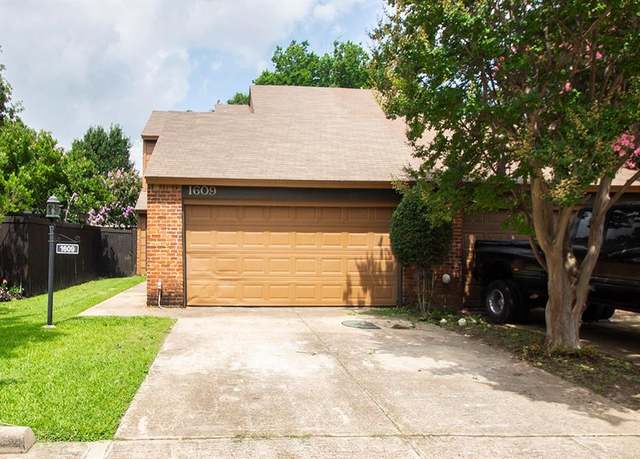 Property at 1609 Brentwood Dr, Irving, TX 75061, 3 beds, 3 baths