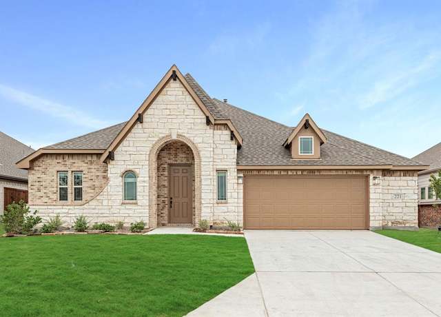 Property at 221 Sweetwater Dr, Commerce, TX 75428, 4 beds, 2 baths