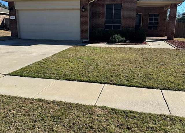 Property at 1200 Meadowlakes Dr, Azle, TX 76020, 4 beds, 2 baths