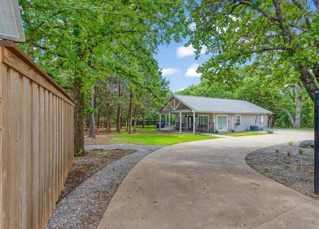 Property at 10 Holland St, Pottsboro, TX 75076, 1 bed, 1 bath
