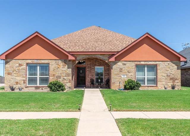 Property at 7201 Mcleod Dr, Abilene, TX 79602, 4 beds, 2 baths